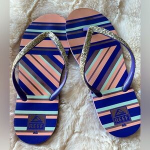 Girls Reef flip flops size 4/5